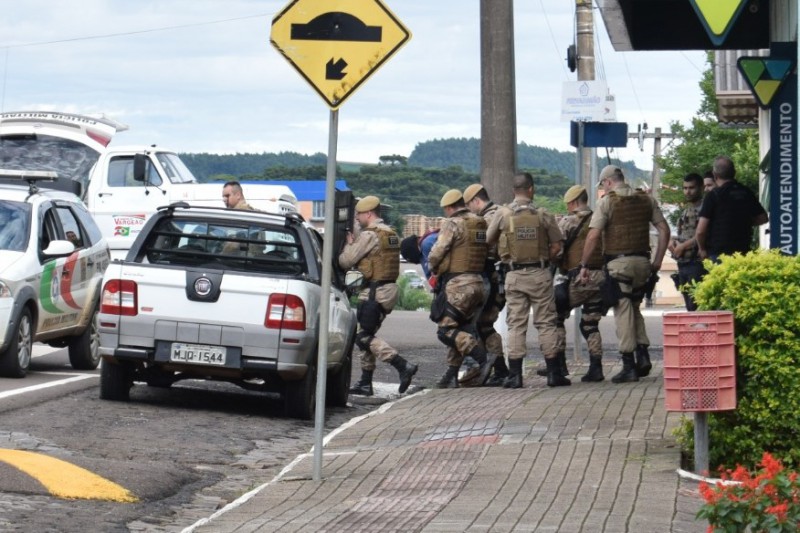 policia-valcredi-de-vargeao-e-alvo-de-assalto-com-refens-1