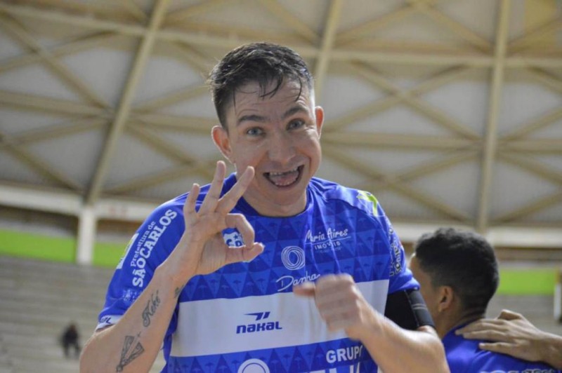 Keké marcou 3 dos 4 gols da Intelli