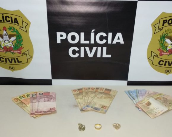 Jóias e dinheiro roubado da família